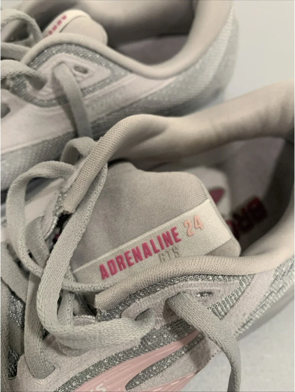 Brooks Women's Gray Light Pink Adrenaline GTS 24 Running Sneakers SIZE 8.5